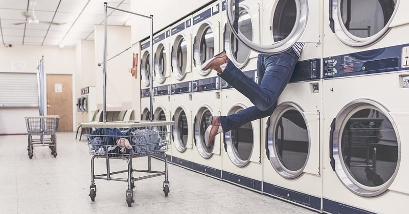 Nettoyer sa machine à laver : la méthode qui élimine vraiment les odeurs